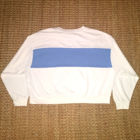 Levi's Cropped Sweatshirt - Picture 3 of 5